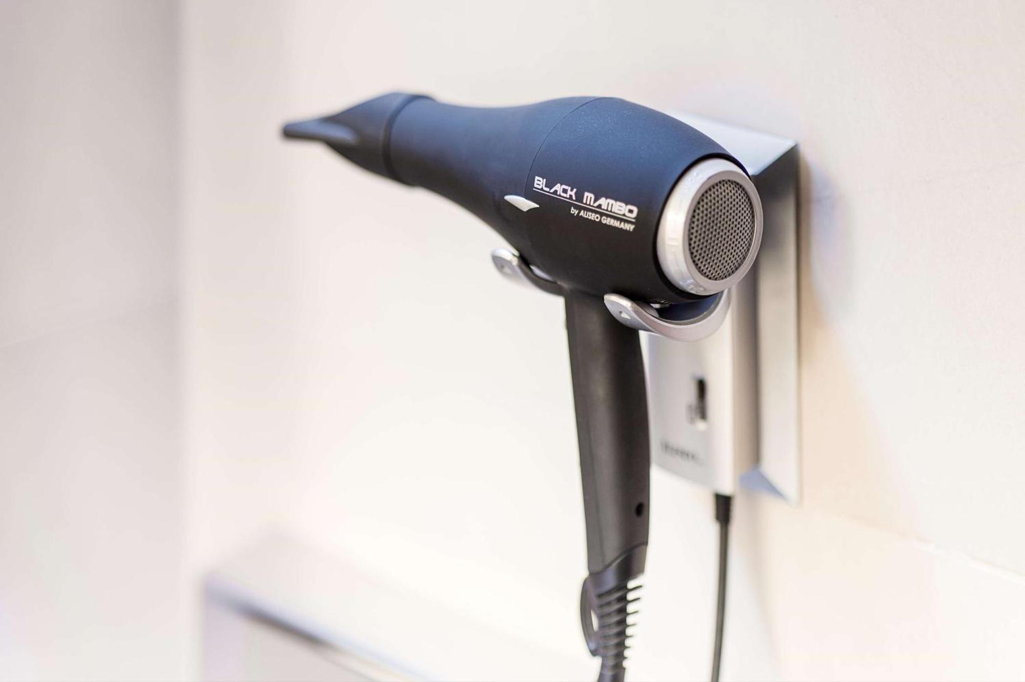فندق إن إتش فيينا إيربورت كونفرانس سنتر سخويشات المظهر الخارجي الصورة Hair dryer