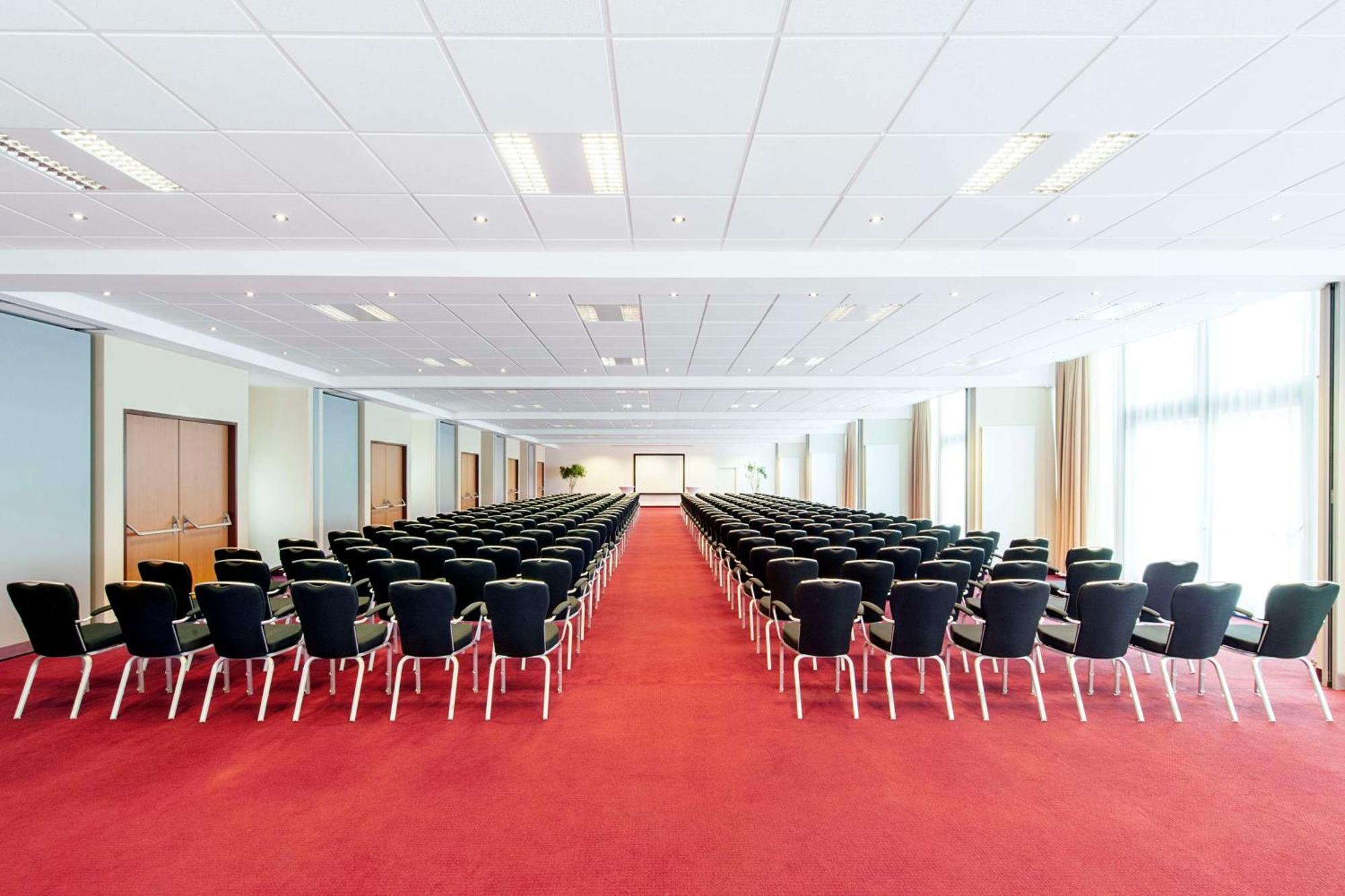 فندق إن إتش فيينا إيربورت كونفرانس سنتر سخويشات المظهر الخارجي الصورة The conference hall of the hotel