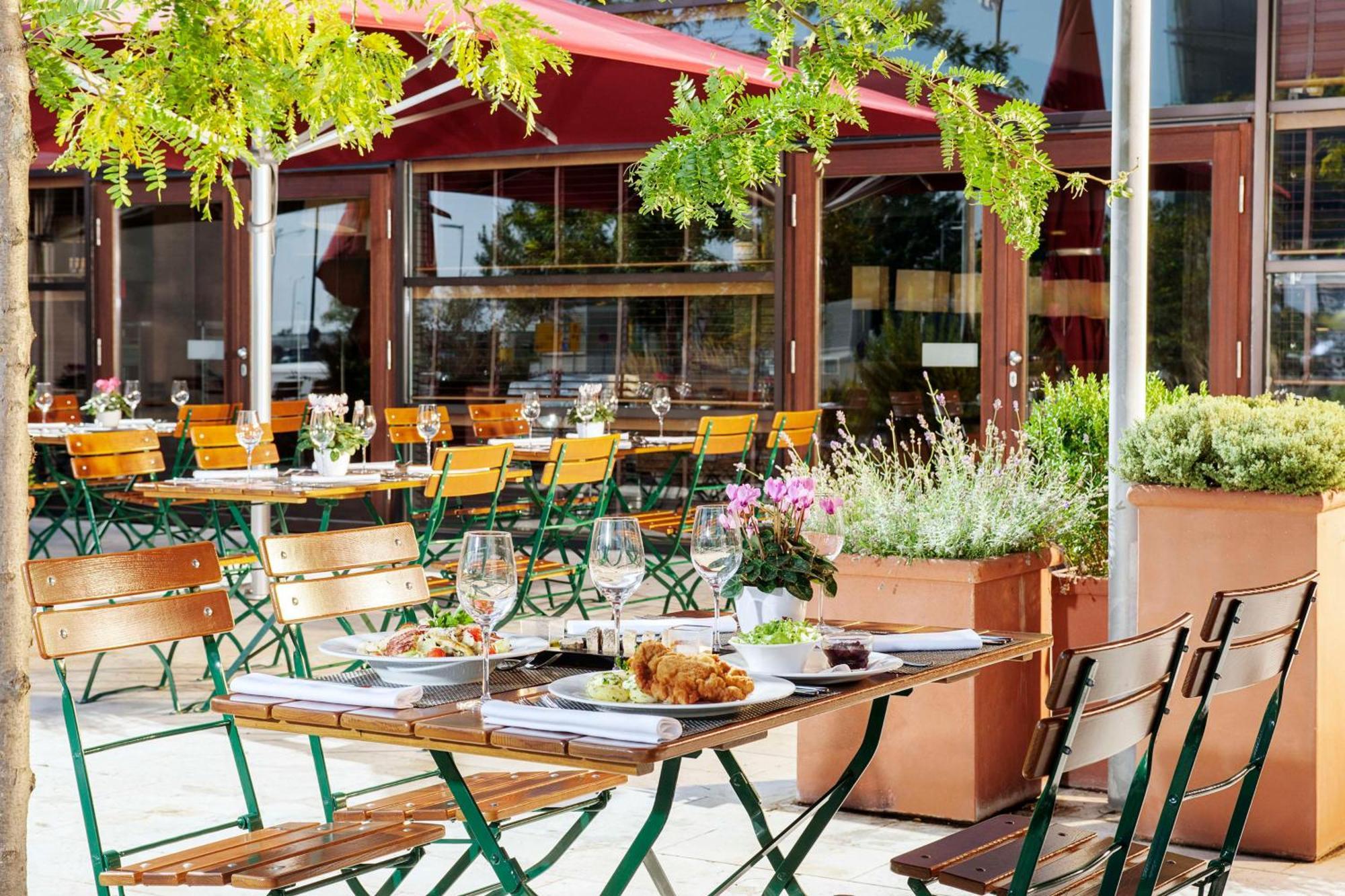 فندق إن إتش فيينا إيربورت كونفرانس سنتر سخويشات المظهر الخارجي الصورة Restaurant in Munich