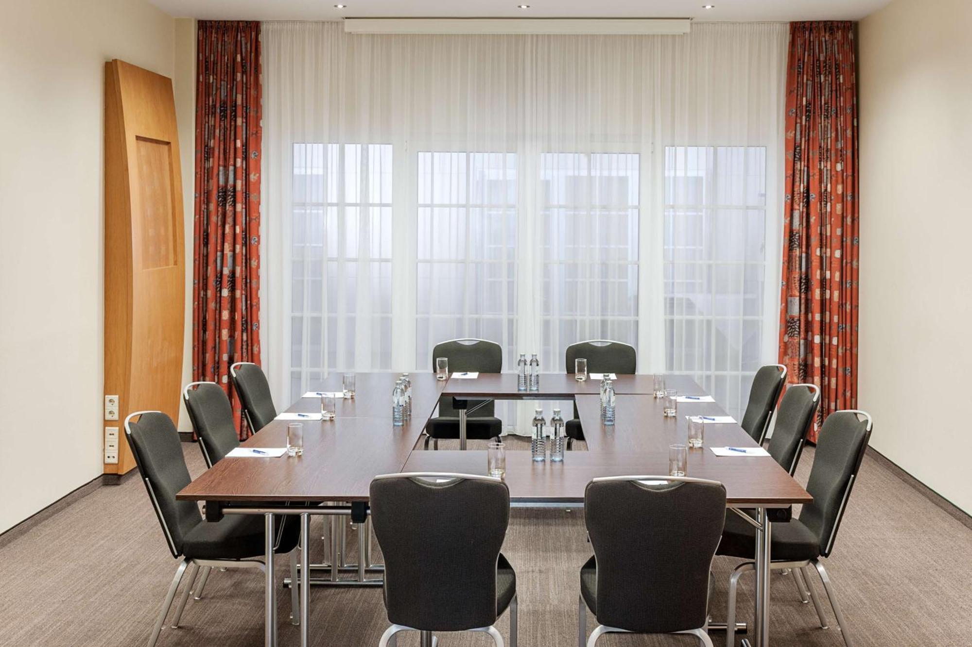 فندق إن إتش فيينا إيربورت كونفرانس سنتر سخويشات المظهر الخارجي الصورة Meeting room