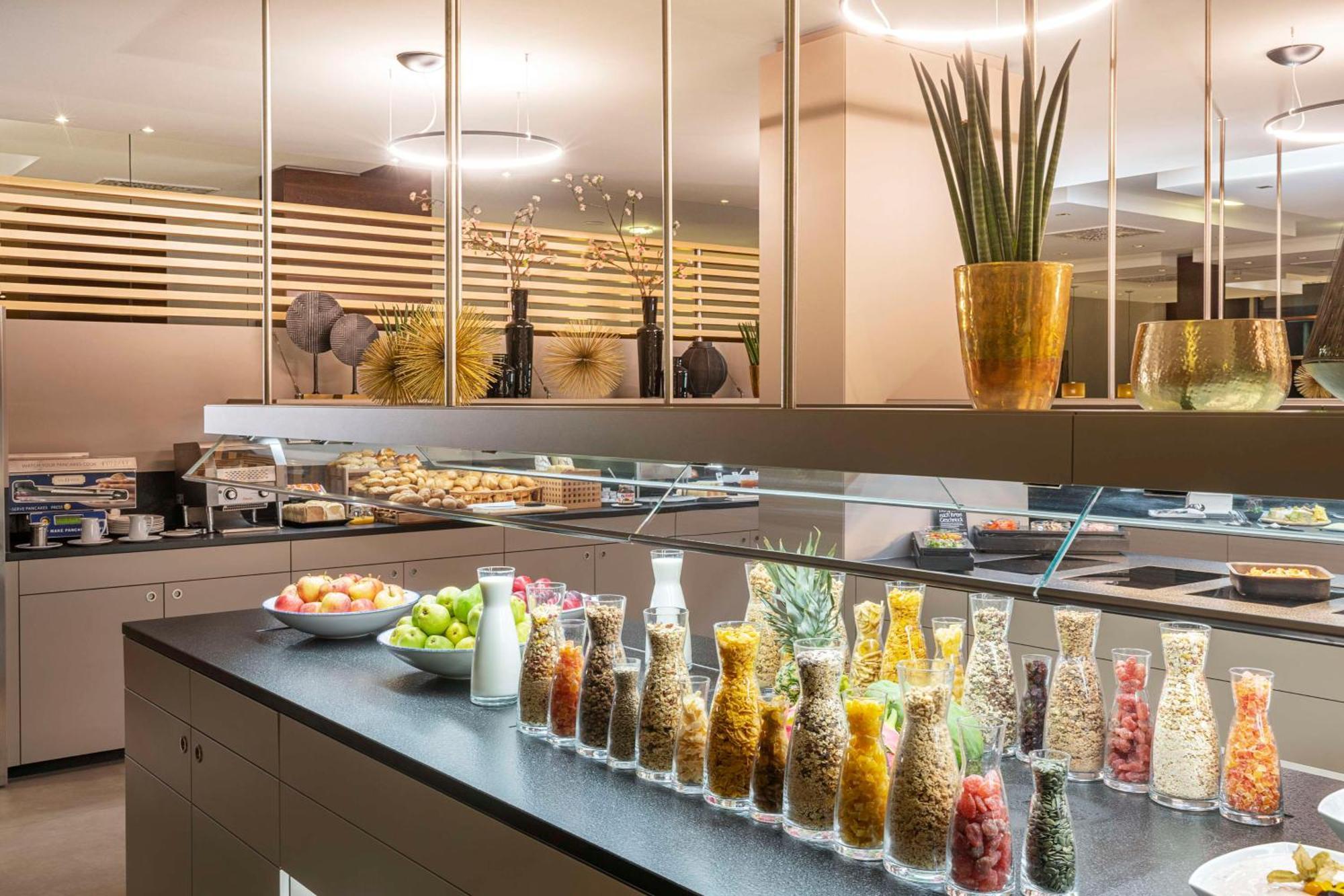 فندق إن إتش فيينا إيربورت كونفرانس سنتر سخويشات المظهر الخارجي الصورة Breakfast buffet